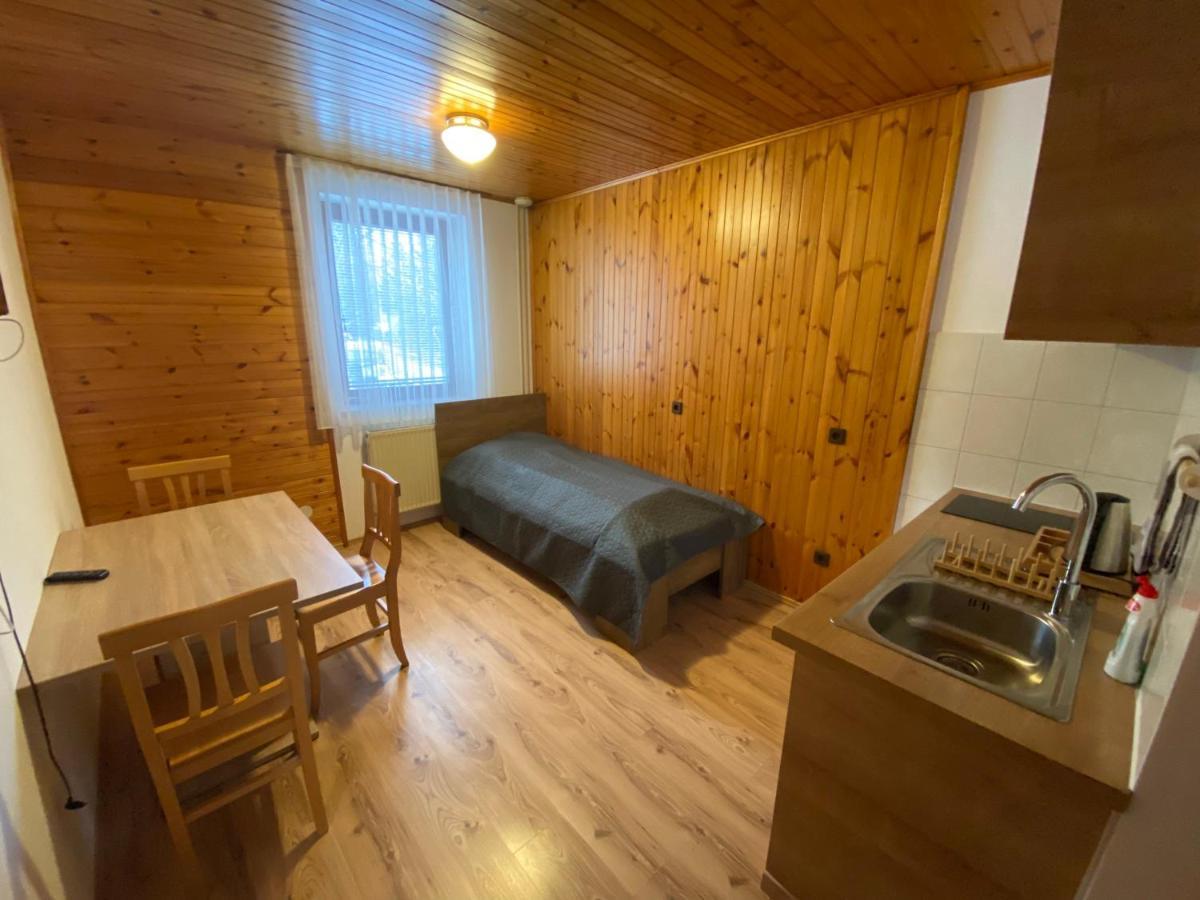 Encijan Apartments ログ・ポット・マンガルトン エクステリア 写真