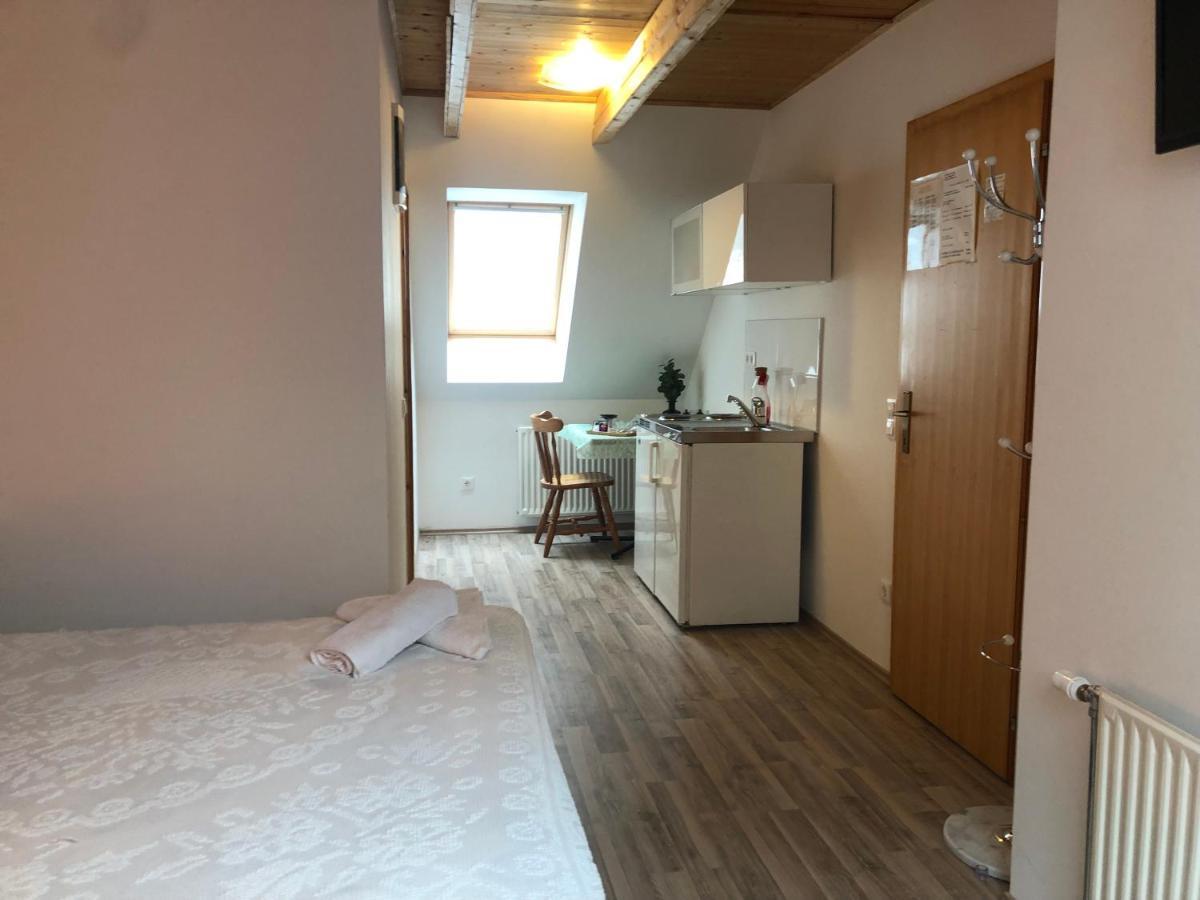 Encijan Apartments ログ・ポット・マンガルトン エクステリア 写真